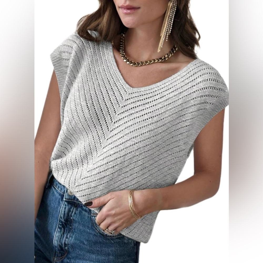 Dokotoo Women’s Gray V Neck Ruffle Sleeve Sweater Medium 🥳HOST PICK🥳
